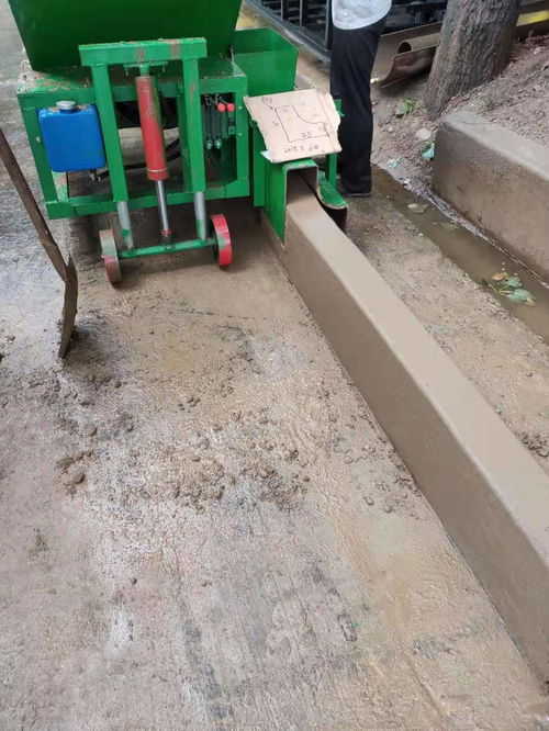瀝青攔水帶滑模機施工中的瀝青砂配合比要素及其與道路減速設備的適配性分析